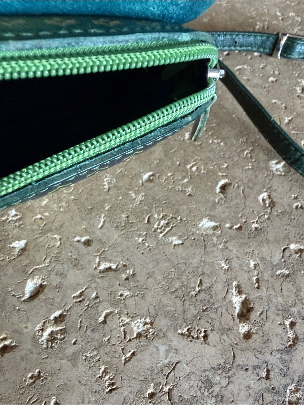 Green Owl Leather Crossbody Bag with Playful Eye Detail - Picture 8 of 11
